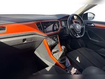 Used Volkswagen T-Roc 2019 for sale - 75879413: Photo