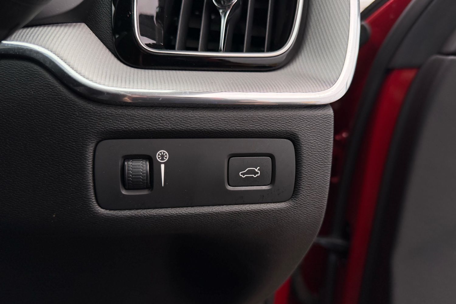 Used Volvo XC60 2018 for sale - 75995989: Photo 11