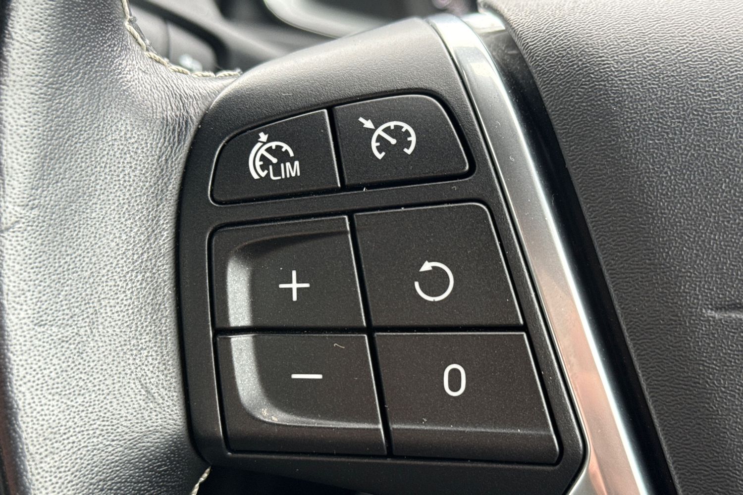 Used Volvo S60 2018 for sale - 77680080: Photo 9