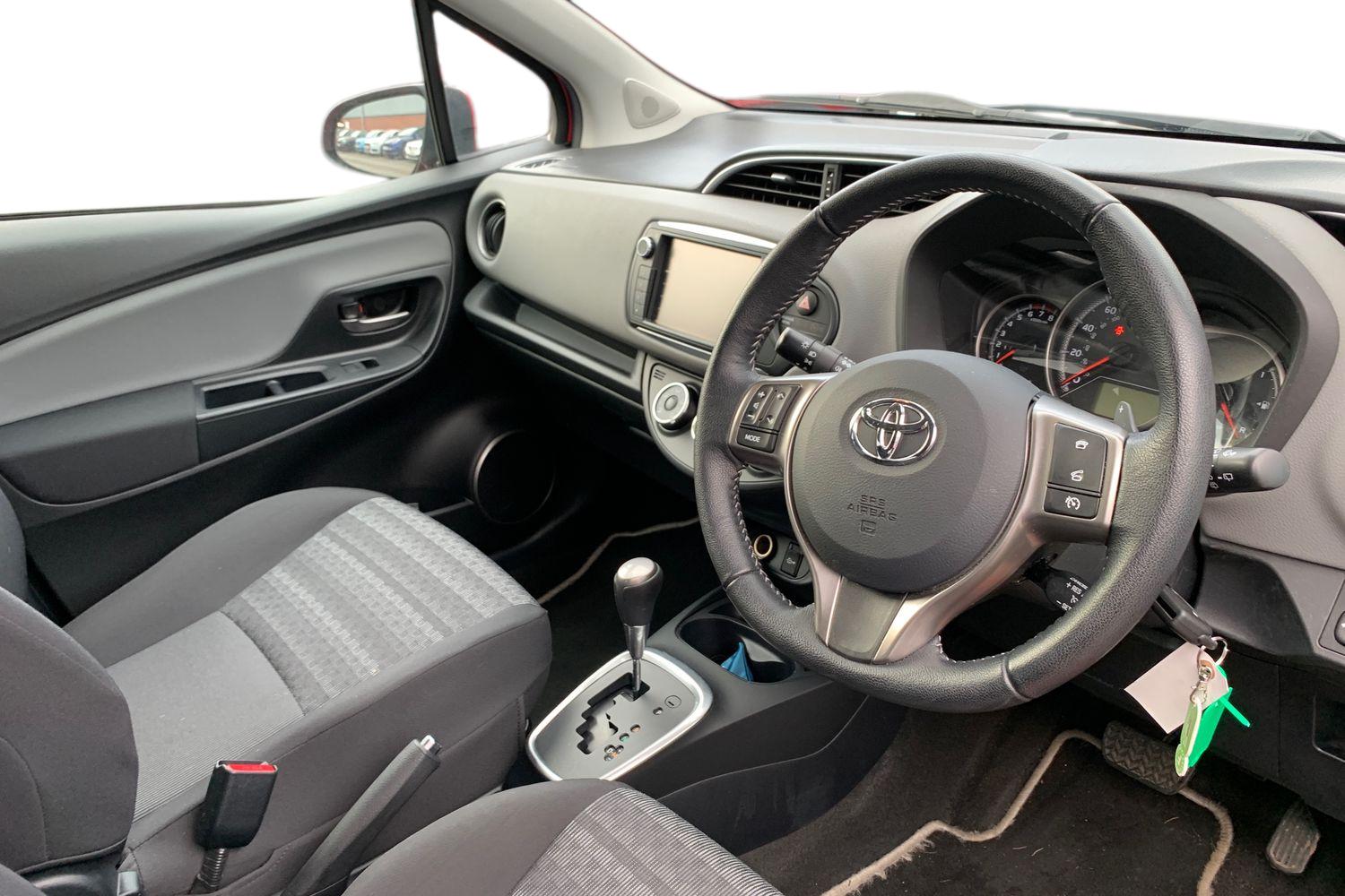 Used Toyota Yaris 2016 for sale - 76649261: Photo 3