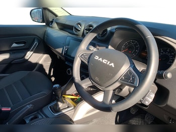 Used Dacia Duster 2023 for sale - 78512594: Photo