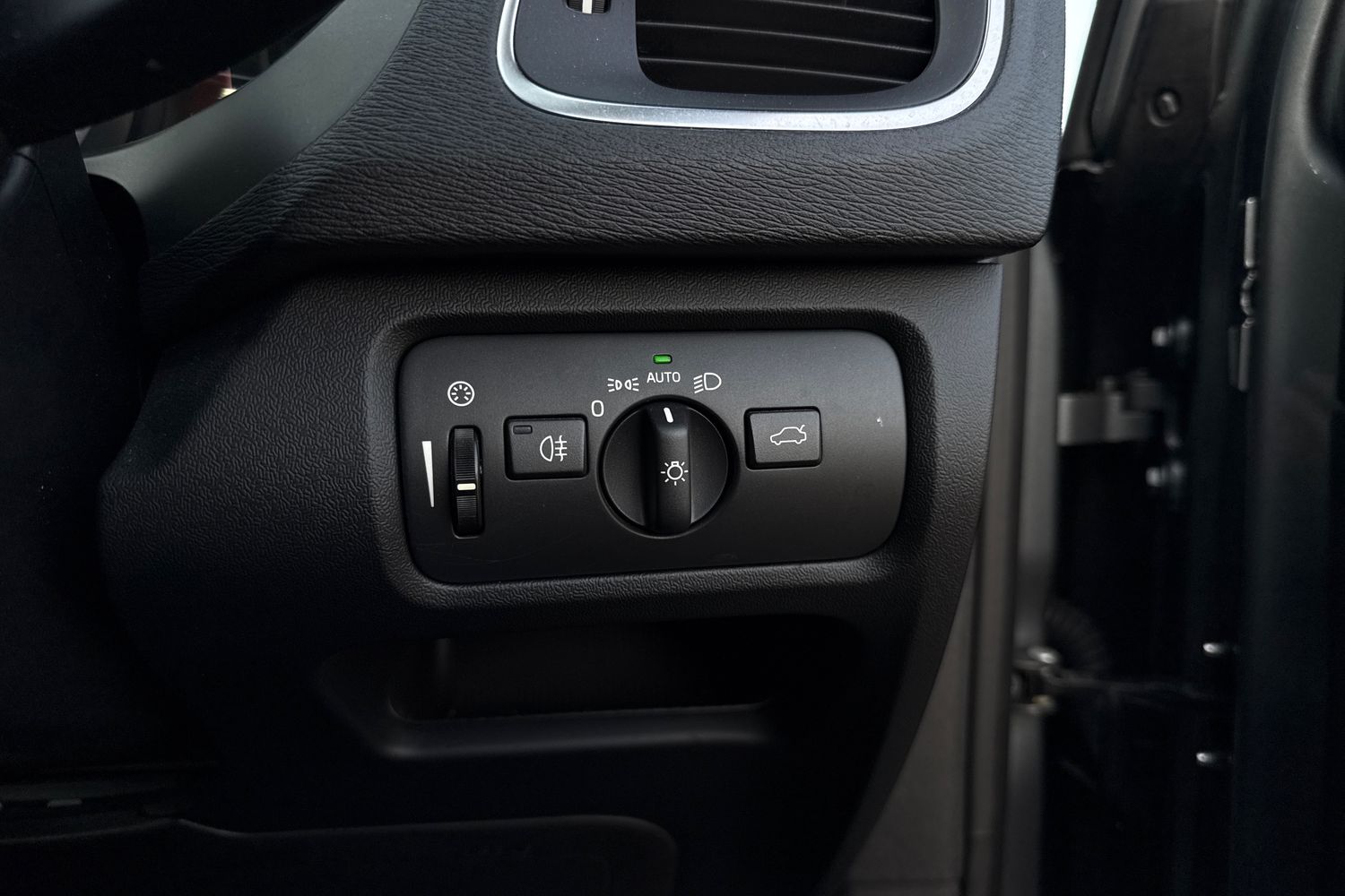 Used Volvo V40 2019 for sale - 76411555: Photo 12