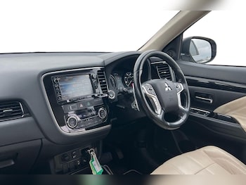 Used Mitsubishi Outlander 2017 for sale - 77421435: Photo