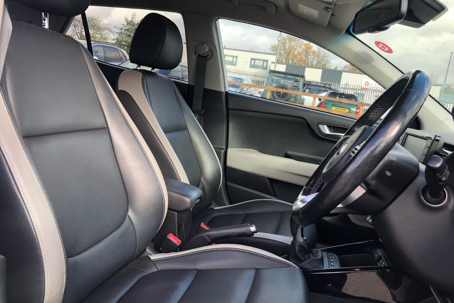 Used Kia Stonic 2019 for sale - 76368611: Photo 11