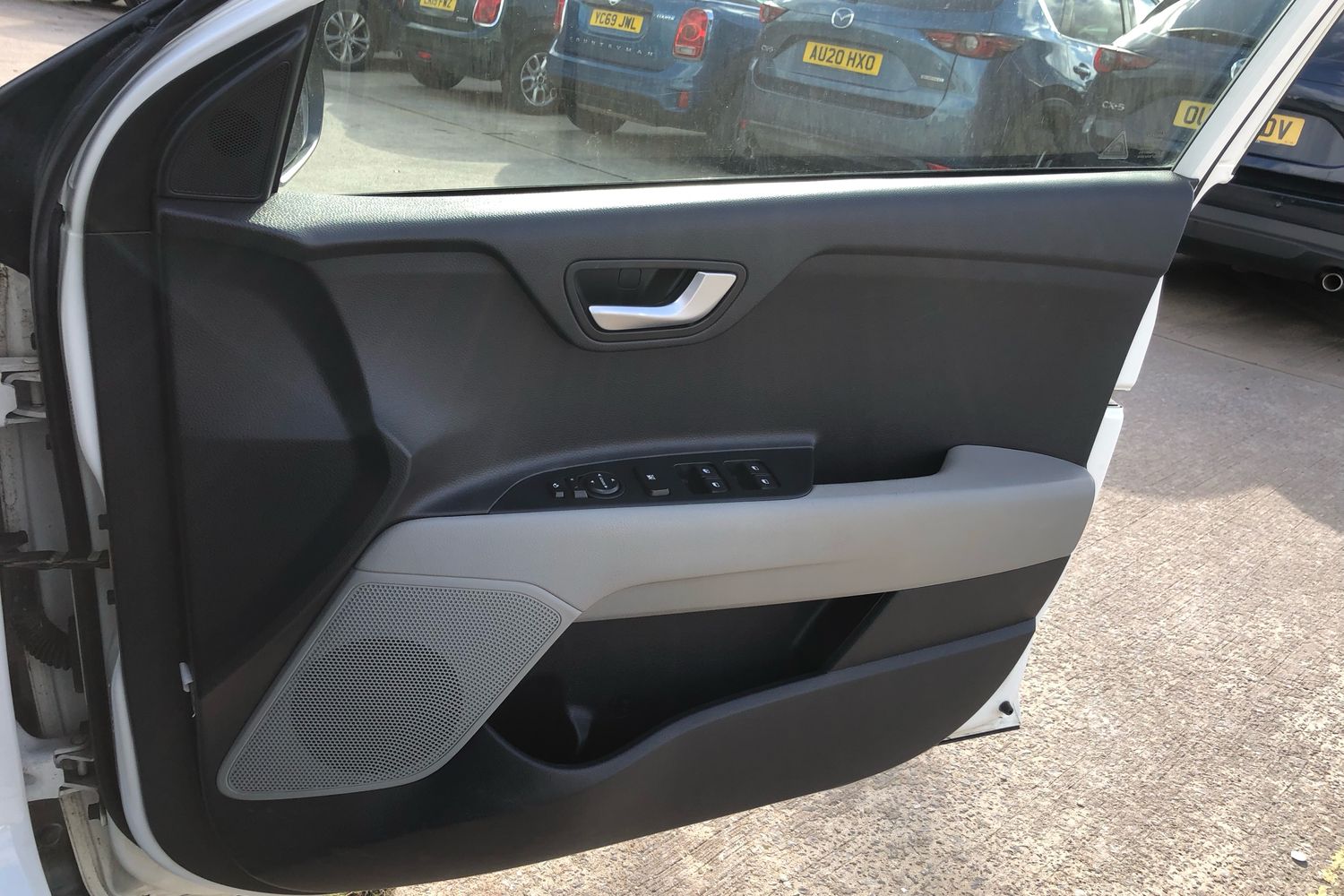 Used Kia Stonic 2019 for sale - 76368611: Photo 12