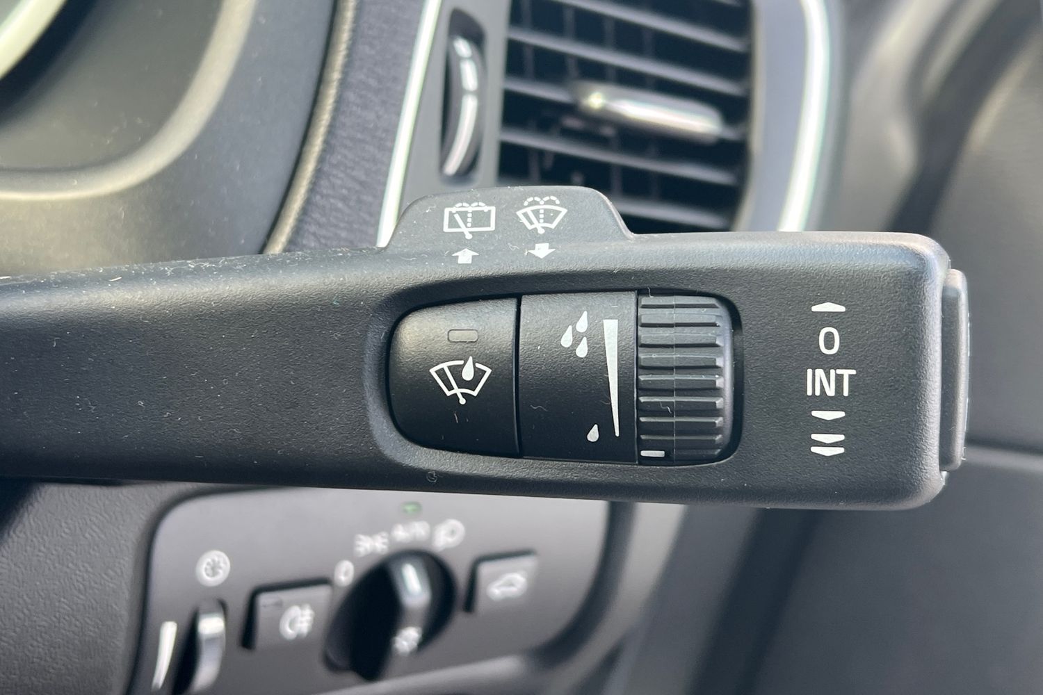 Used Volvo V40 2015 for sale - 77620556: Photo 14