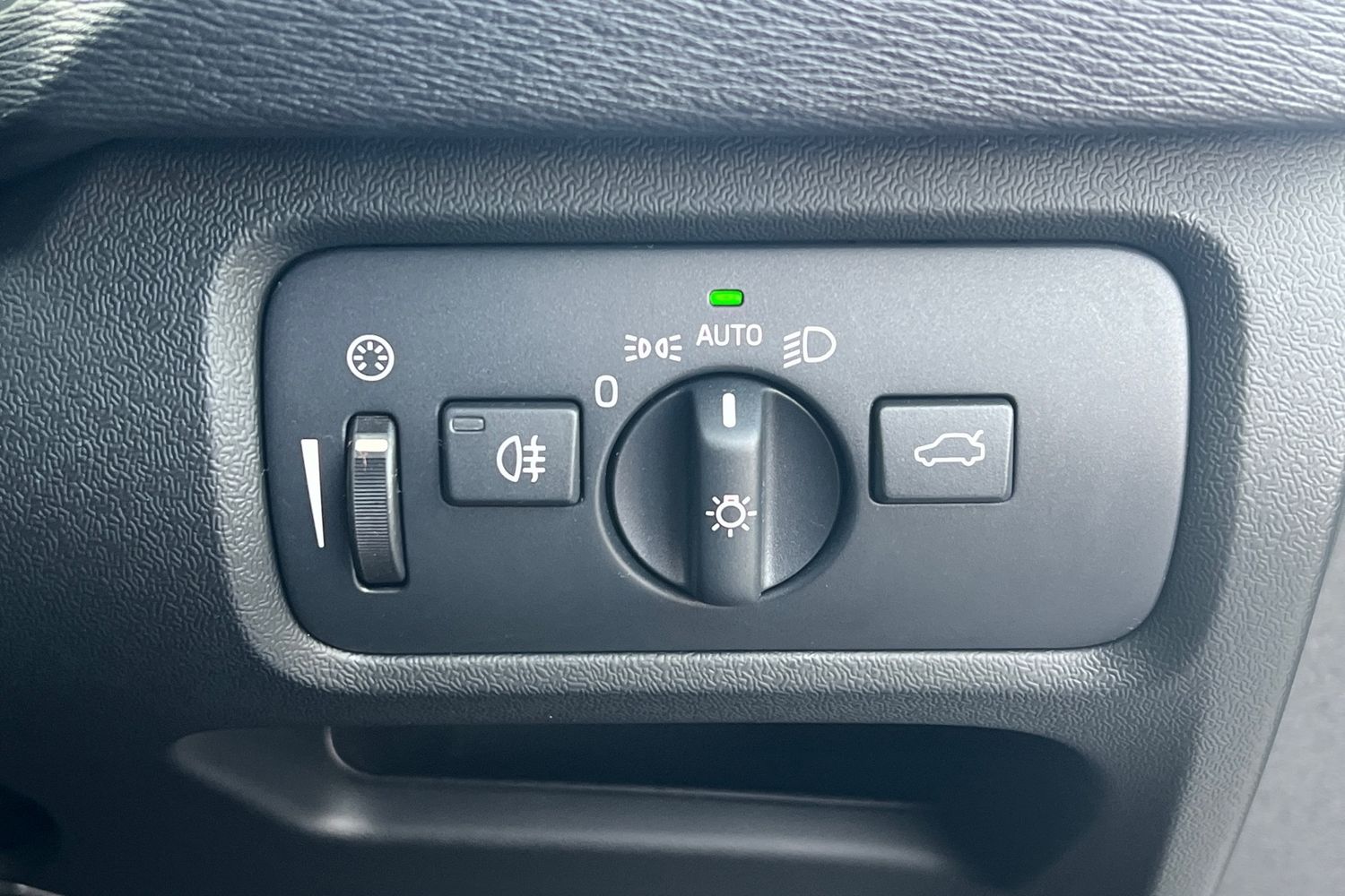 Used Volvo V40 2015 for sale - 77620556: Photo 16