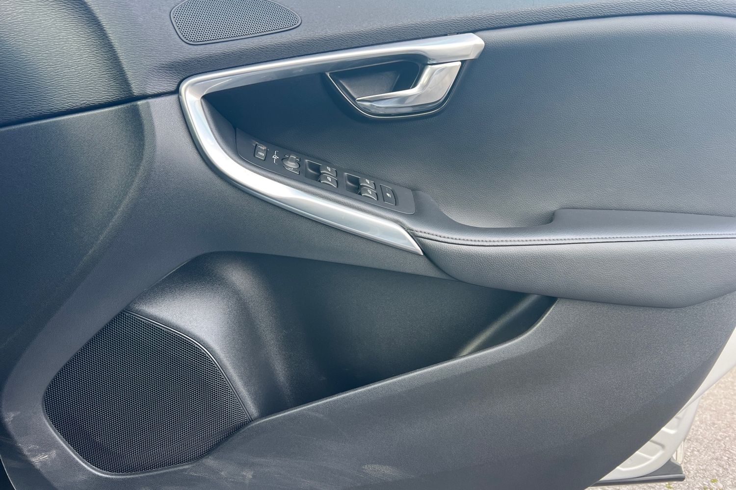 Used Volvo V40 2015 for sale - 77620556: Photo 17