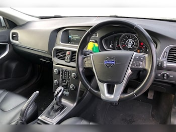 Used Volvo V40 2015 for sale - 77620556: Photo