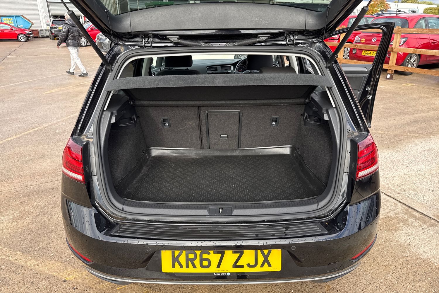 Used Volkswagen Golf 2017 for sale - 76232434: Photo 15