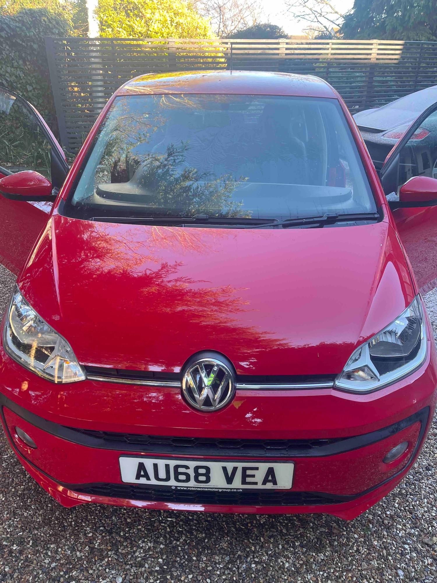Used Volkswagen up! 2018 for sale - 77112648: Photo 1