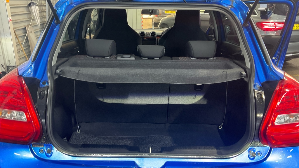 Used Suzuki Swift 2018 for sale - 76902577: Photo 2