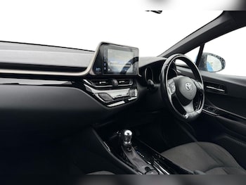 Used Toyota C-HR 2018 for sale - 77515190: Photo