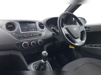 Used Hyundai i10 2018 for sale - 79381447: Photo