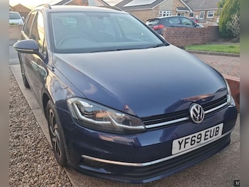 Volkswagen - Golf