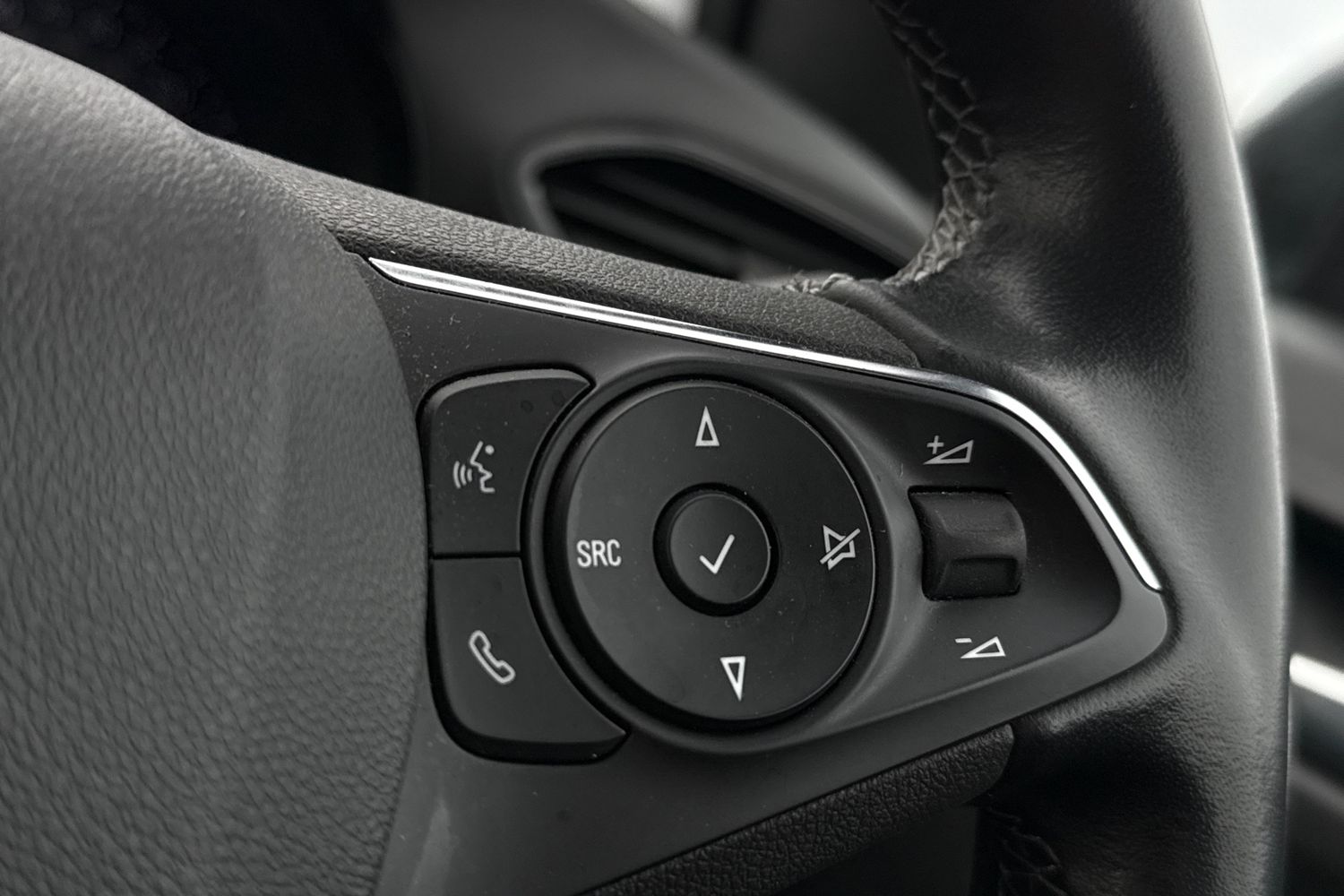 Used Vauxhall Crossland 2022 for sale - 77340989: Photo 10