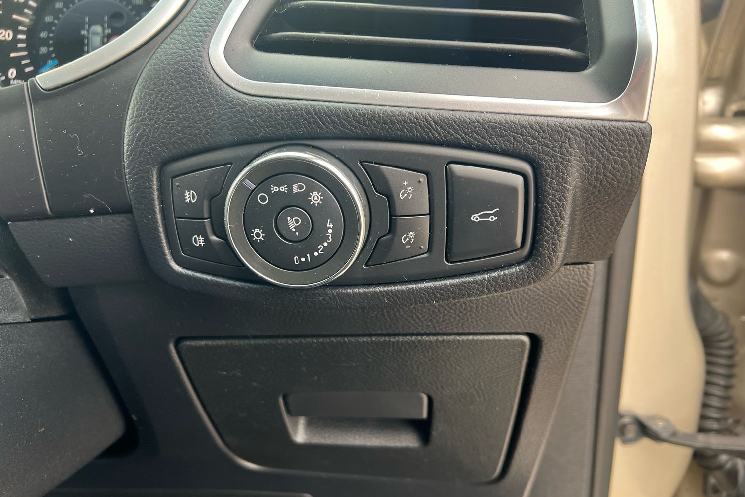 Used Ford Edge 2018 for sale - 75951805: Photo 10