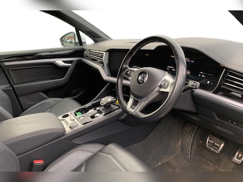 Used Volkswagen Touareg 2019 for sale - 76718523: Photo