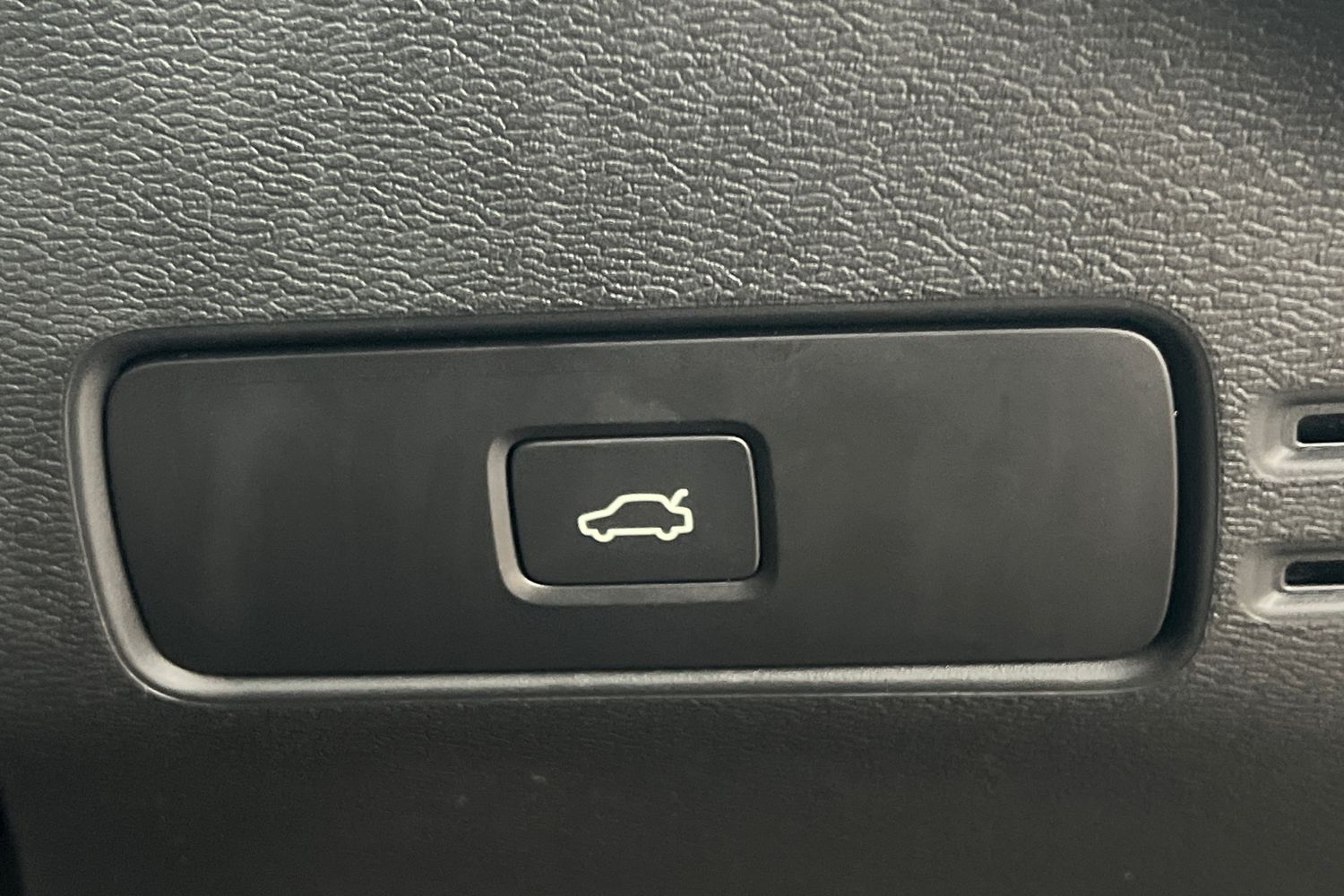 Used Volvo XC40 2022 for sale - 76711756: Photo 15