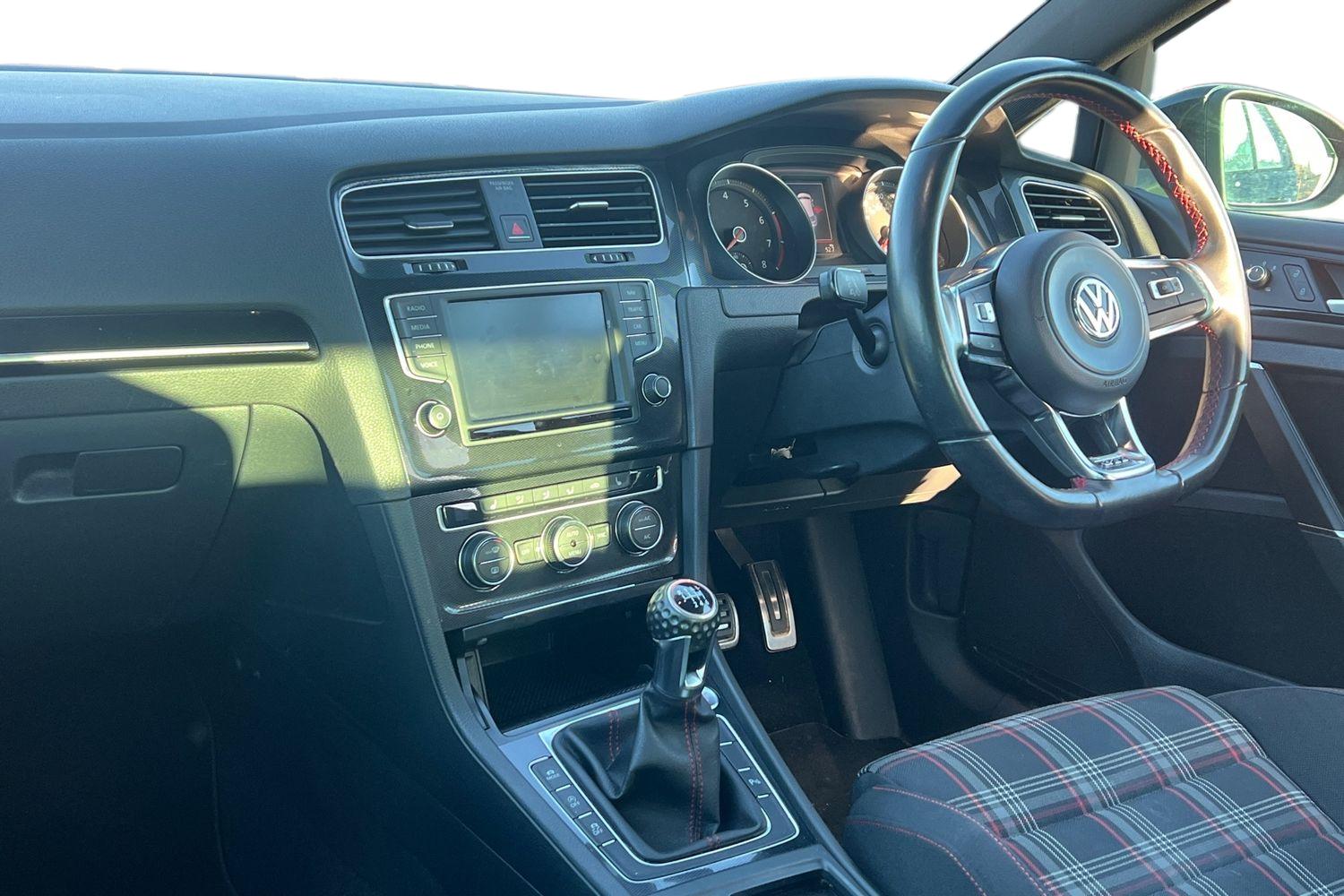 Used Volkswagen Golf 2017 for sale - 76637101: Photo 4