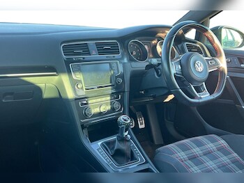 Used Volkswagen Golf 2017 for sale - 76637101: Photo