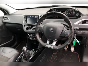 Used Peugeot 2008 2019 for sale - 76481053: Photo