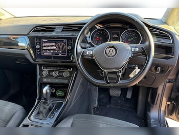 Used Volkswagen Touran 2020 for sale - 76732513: Photo