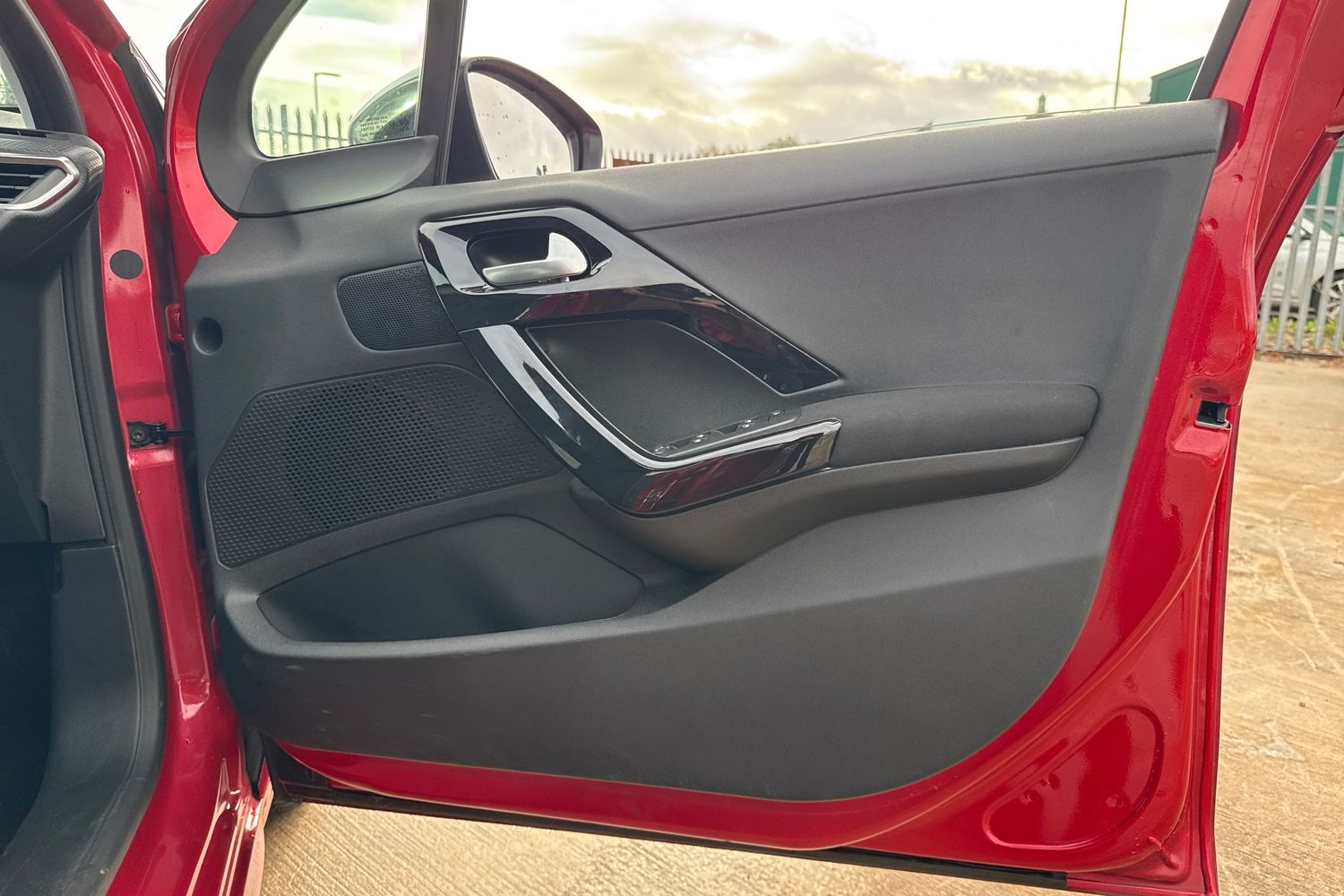 Used Peugeot 208 2018 for sale - 76929329: Photo 12