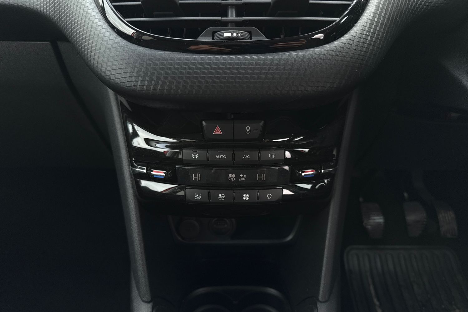 Used Peugeot 208 2018 for sale - 76929329: Photo 7