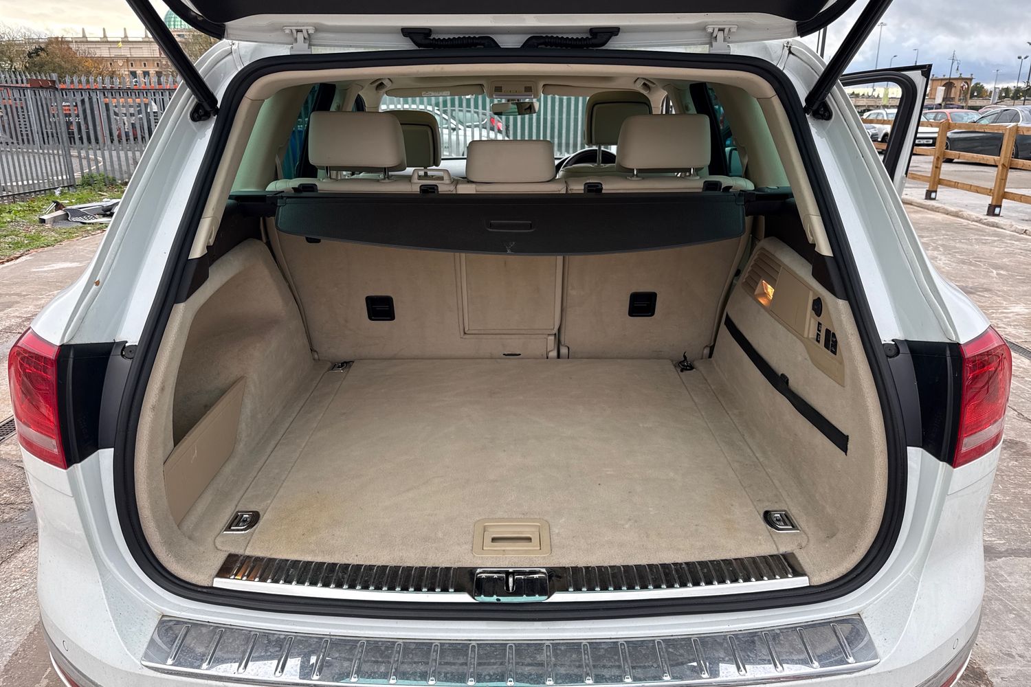 Used Volkswagen Touareg 2016 for sale - 76438846: Photo 15