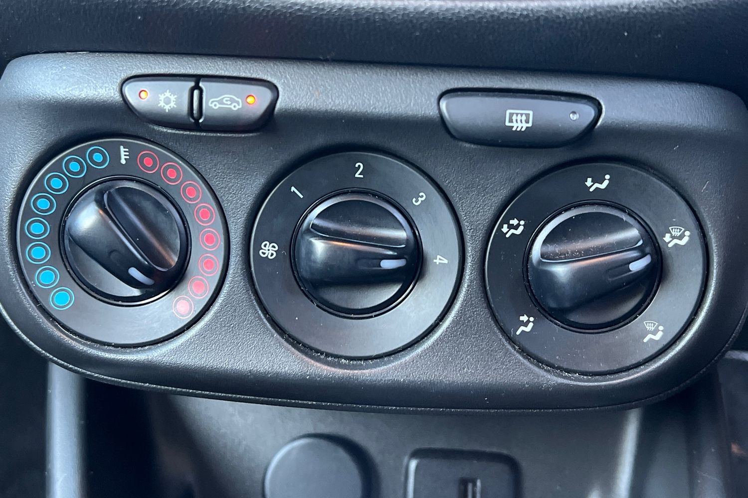 Used Vauxhall Corsa 2017 for sale - 77101176: Photo 10