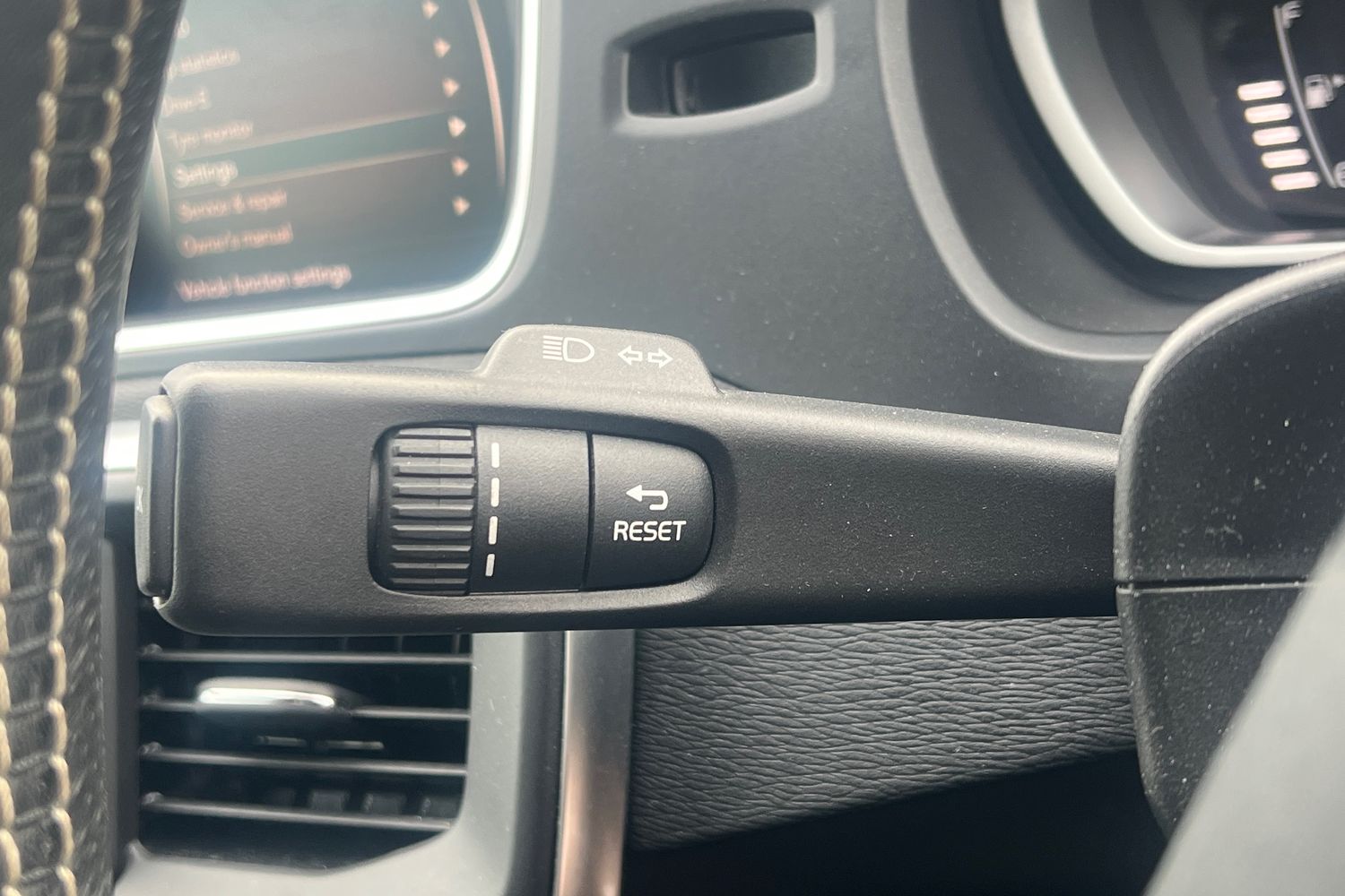 Used Volvo V40 2018 for sale - 76515970: Photo 14