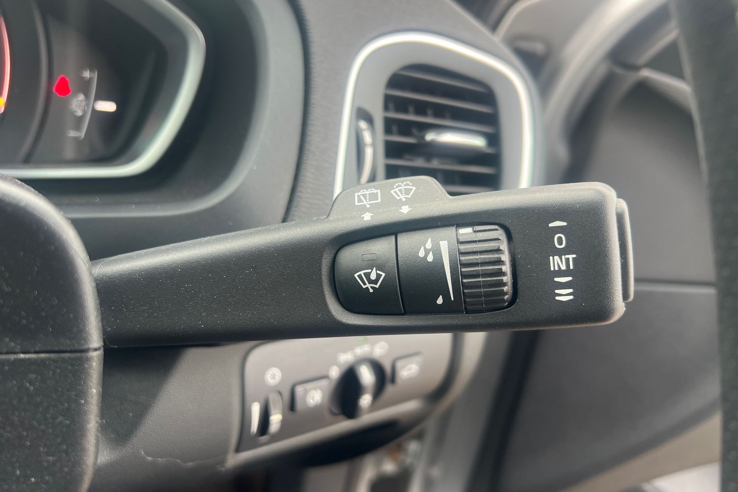 Used Volvo V40 2018 for sale - 76515970: Photo 15