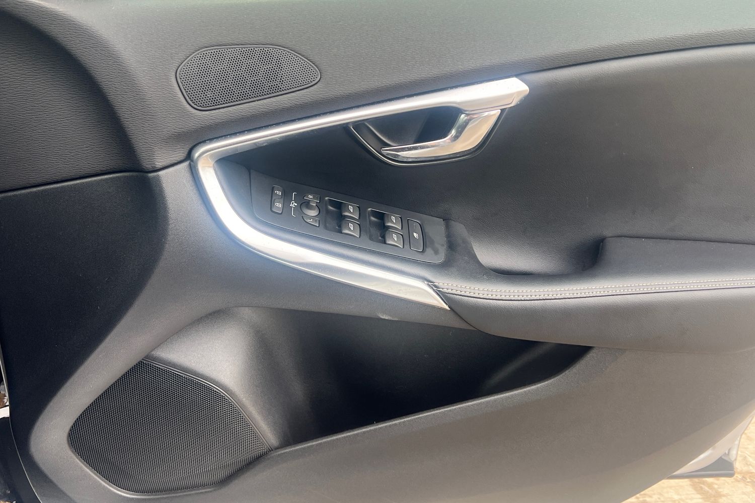 Used Volvo V40 2018 for sale - 76515970: Photo 18