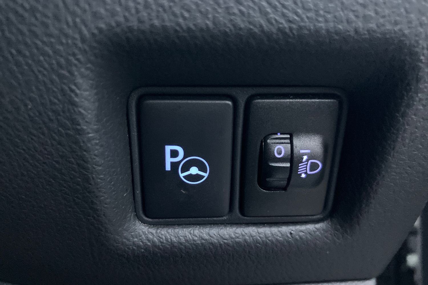 Used Toyota C-HR 2017 for sale - 76985318: Photo 19