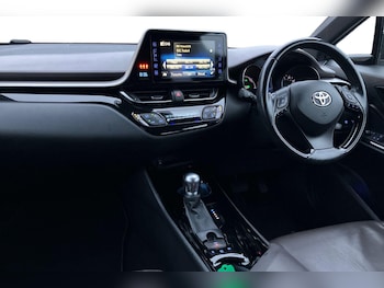 Used Toyota C-HR 2017 for sale - 76985318: Photo