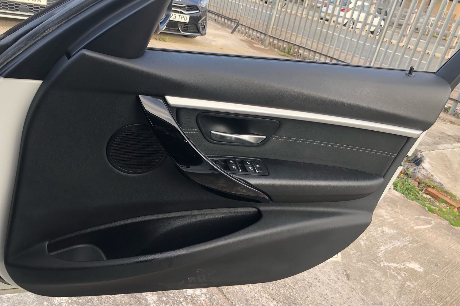 Used BMW 3 Series 2017 for sale - 76219953: Photo 12