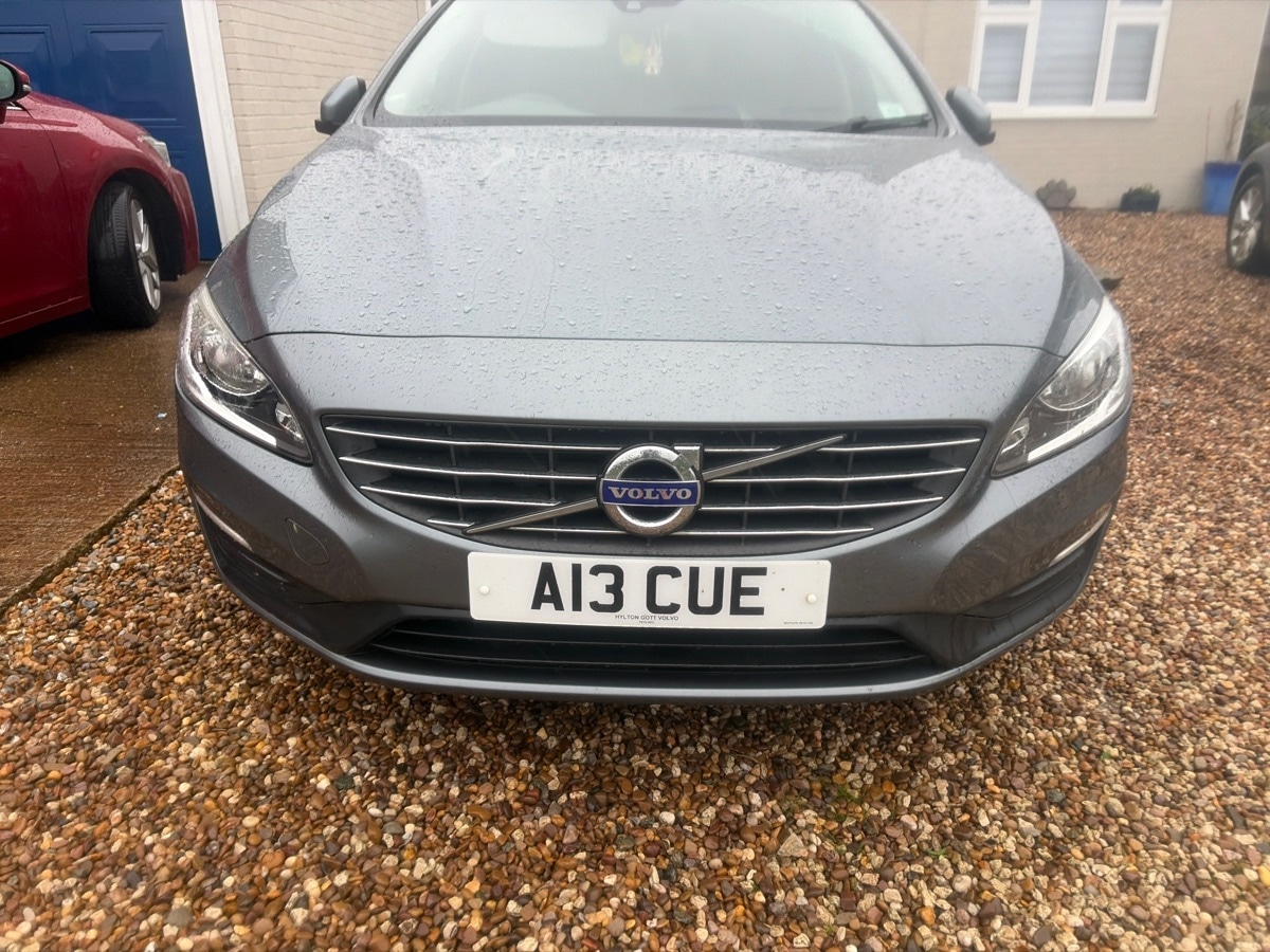 Used Volvo V60 2018 for sale - 76649265: Photo 1