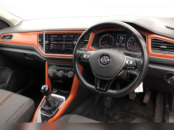 Used Volkswagen T-Roc 2019 for sale - 75568027: Photo