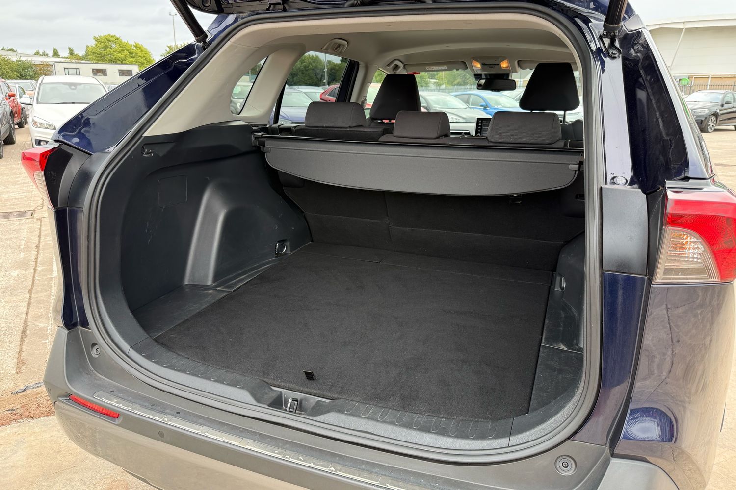 Used Toyota RAV4 2020 for sale - 76546296: Photo 15