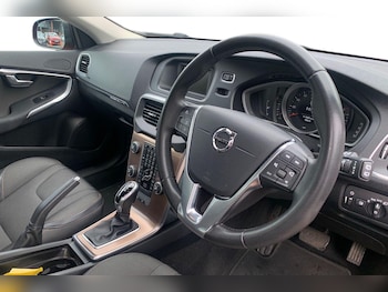 Used Volvo V40 2017 for sale - 78734472: Photo
