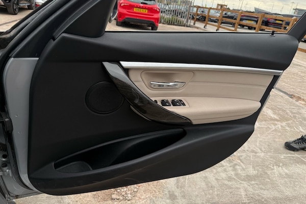 Used BMW 3 Series 2017 for sale - 75632205: Photo 12
