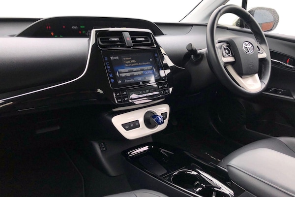 Used Toyota Prius 2018 for sale - 76220304: Photo 4