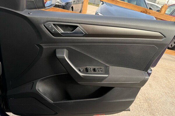 Used Volkswagen T-Roc 2019 for sale - 76148845: Photo 12