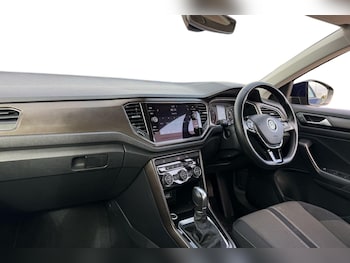 Used Volkswagen T-Roc 2019 for sale - 76148845: Photo