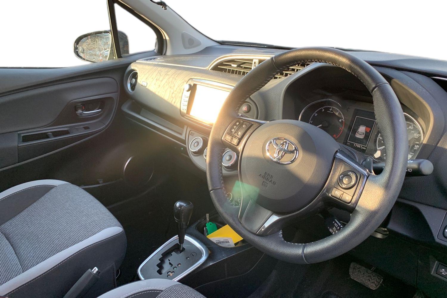 Used Toyota Yaris 2019 for sale - 77680126: Photo 3