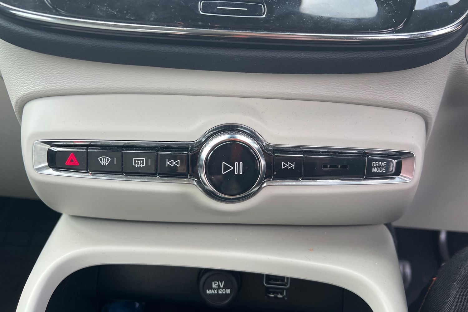 Used Volvo XC40 2022 for sale - 77759850: Photo 9