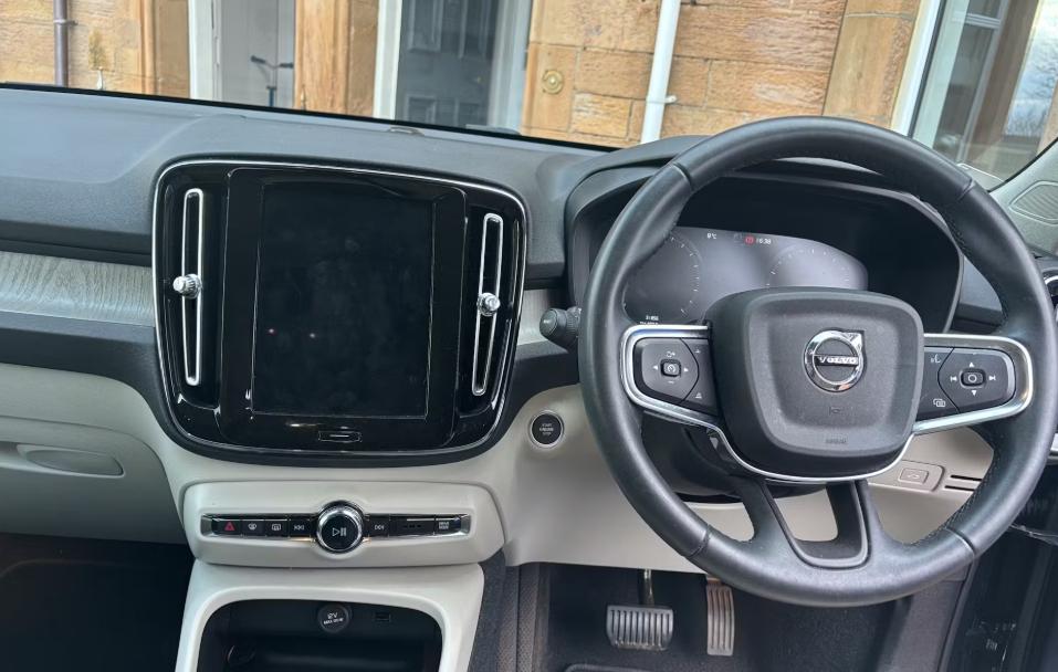 Used Volvo XC40 2022 for sale - 77935719: Photo 3