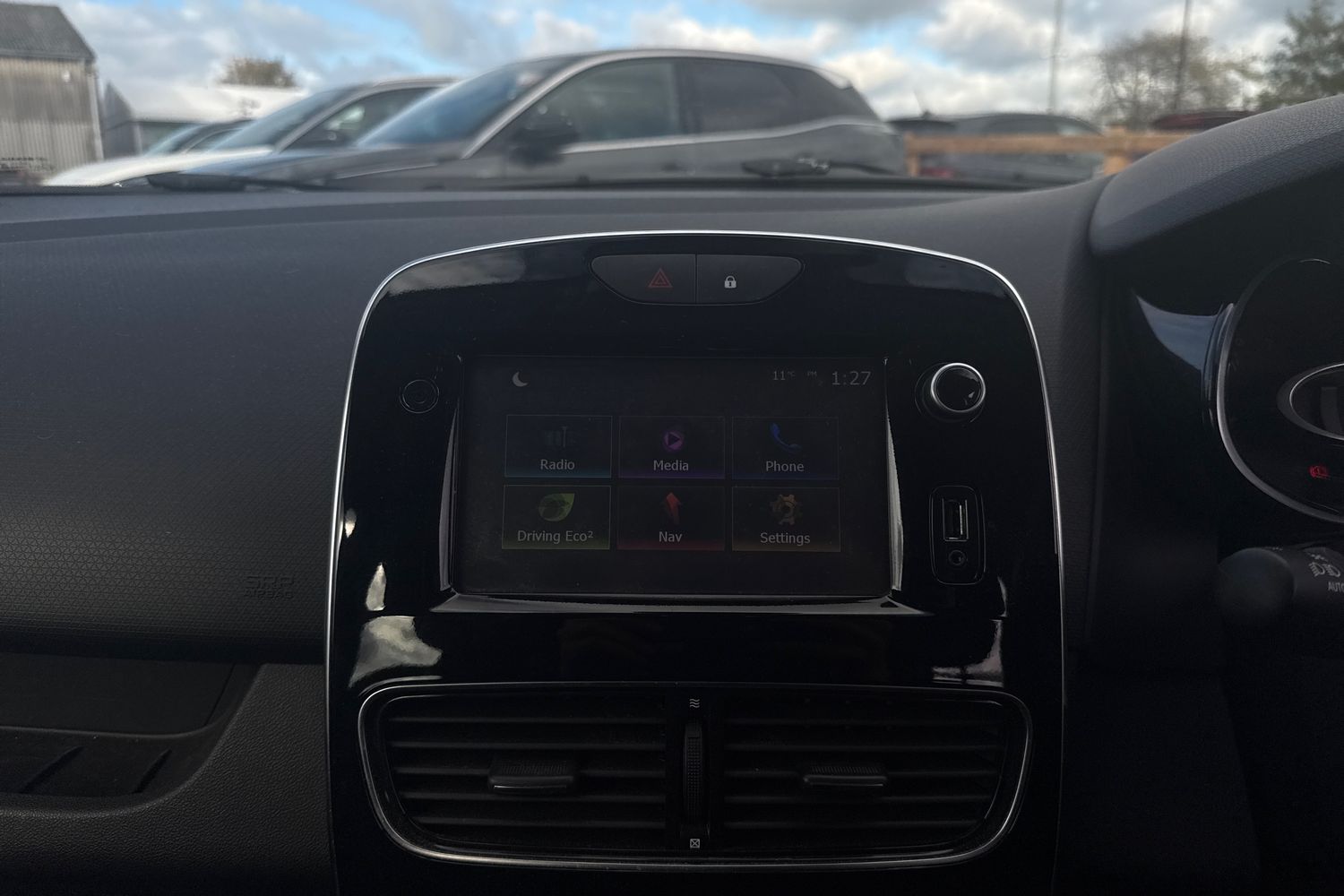 Used Renault Clio 2017 for sale - 76346414: Photo 6