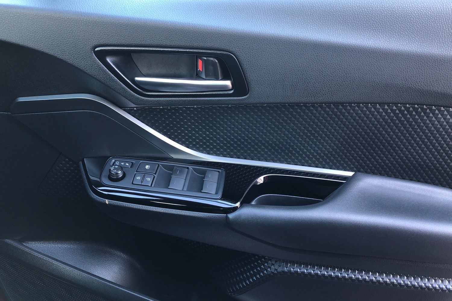 Used Toyota C-HR 2023 for sale - 77759840: Photo 16